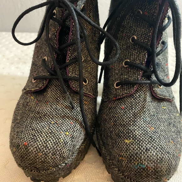 BLOWFISH Blowfish Womens Herringbone Platform Booties - Picture 9 of 16